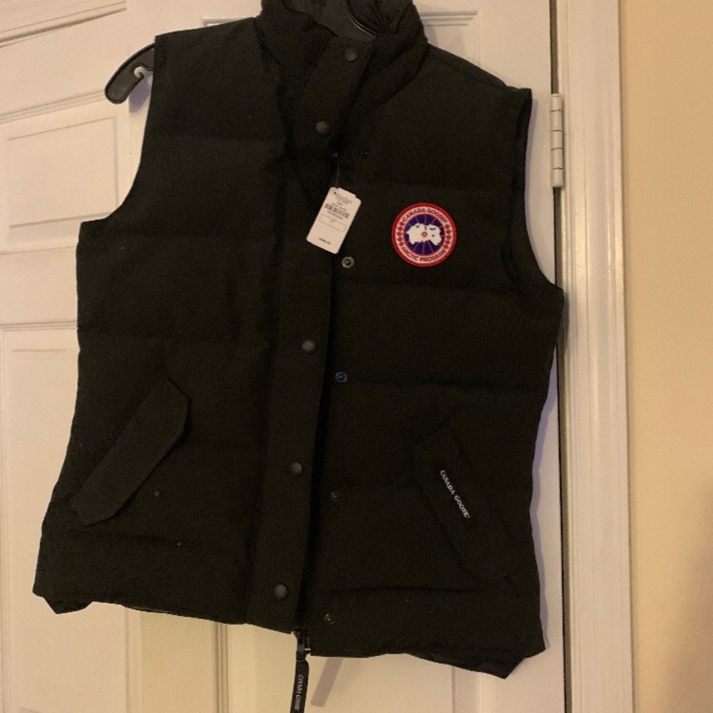 BRAND NEW CANADA GOOSE VEST